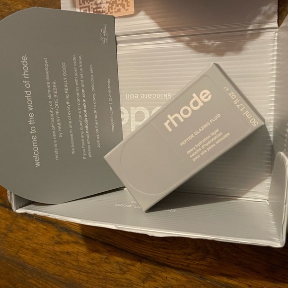 LAST ONE!New!! RHODE BEAUTY PEPTIDE GLAZING FLUID:The Dewy Hydration Layer - Picture 3 of 7